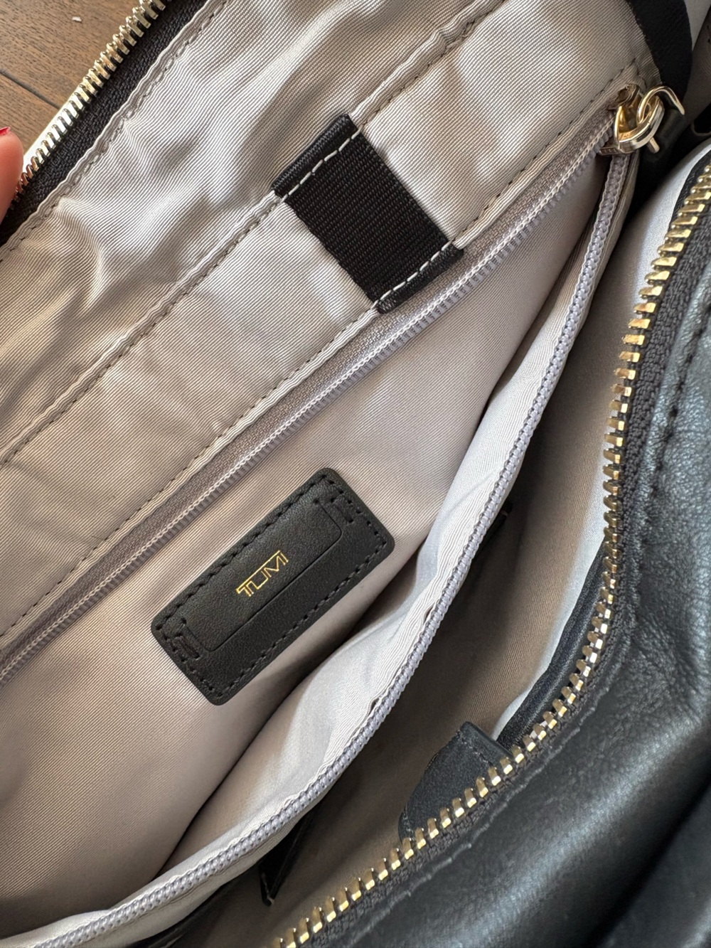 Tumi || Voyageur Vail Tote Medium Black Leather Light Gold Hardware - Picture 6 of 11